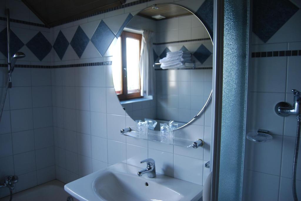 Hostellerie Gilain Achêne Rom bilde